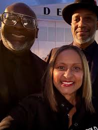 Just pulled up to the Street Dreamz foundation gala! This is my family!! We  literally grew up together all of us!! I have fond memories of going to  house parties at @liljon