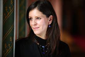 Szél bernadett a facebookján indokolta hétfő délután a kilépést, azt mondta az indexnek, hogy ehhez nem kíván többet hozzátenni. Szel Bernadett Wikipedia