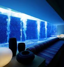 Der Glas Pool Ist Ein Echter Hingucker In Diesen 45 Hausern Und Hotels Schone Gebaude Haus Interieu Design Glaspool