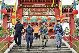 • atap tokong diadaptasi lambang naga berbadan ikan (au yue). Tokong Cina Air Times News Network