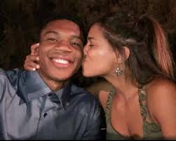 Giannis antetokounmpo's girlfriend has a degree in sports management. 5 Facts About Mariah Riddlesprigger Giannis Antetokounmpo S Girlfriend