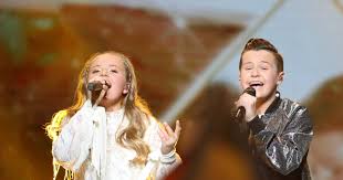 Toen hij zes jaar was, ging hij vanwege zijn astmatische bronchitis naar de openluchtschool in het oosterpark. Max Anne Worden Dertiende Op Junior Songfestival Show Ad Nl