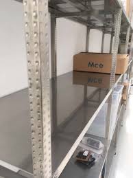 Le scaffalature componibili a bulloni in acciaio inox sono inoltre personalizzabili con ruote per soluzioni carrellate o piedini regolabili. Scaffali In Acciaio Inox Per Cucine Laboratori Industrie Alimentari