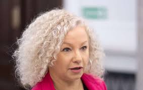 Jak nie drzwiami, to oknem!". Kotula zasypie instytucje projektami ws.  związków partnerskich?! "Plan C to rozwiązania pozaustawowe"  https://wpolityce.pl/polityka/732397-kotula-wprowadzi-zwiazki-partnerskie-tylnymi-drzwiami