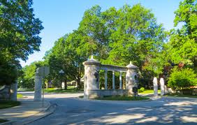 The park is contiguous with kensington gardens ; Hyde Park Kansas City Wikipedia