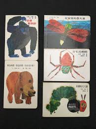 大受歡迎的經典英語兒童繪本《the very hungry caterpillar》（中譯《好餓的毛毛蟲》）作者eric carle（艾瑞‧卡爾）於周日（23日）逝世，享年91歲。 è‰¾ç'žå¡çˆ¾ç«¥æ›¸x5 åœ–æ›¸ ç«¥æ›¸åœ¨æ—‹è½‰æ‹è³£