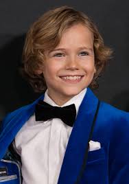 Gavin Warren's Instagram, Twitter & Facebook