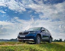 Petrol blue metallic paint (£595): Skoda Kodiaq Scout First Drive Review Motorscribes