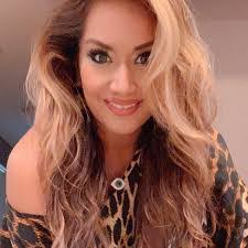 Kathy Kelson's Instagram, Twitter & Facebook