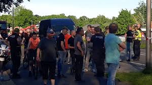 Momenteel doet het rivm onderzoek naar welke stoffen er zijn vrijgekomen en wat de gevolgen daarvan zijn. Update Na Urenlang Blussen Kan De Brandweer Eindelijk Weer De Slangen Opbergen In Oldebroek Veluwe Destentor Nl