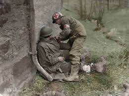 Im solebecken schwebt man hingegen wie im toten meer auf dem. Ww2 Colourised Photos March 9 1945 Sgt Pernell Shillcutt A Medic Of The 23d Infantry Regiment 2d Infantry Division U S First Army Dresses The Wounds Of A Soldier Injured In Konigsfeld