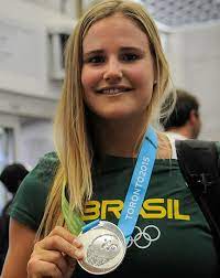 Moscú (sputnik) — las veleristas brasileñas martine grael y kahena kunze, campeonas olímpicas de río 2016, defendieron su título en la final del skiff femenino. Kahena Kunze Wikipedia