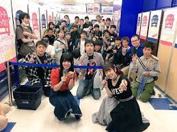 オタクさん、アイドルとの集合写真で『俺はこいつらとは違う』とイキってしまう : たのしいまとめだよ