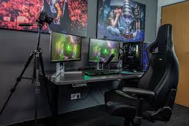 Lantai dan dinding kamar tidur mewah ini menggunakan warna putih, sedangkan beberapa perabot bisa memilih warna hitam. Kursi Gaming Tren Furnitur Populer Untuk Kaum Muda Halaman All Kompas Com