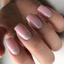 Light pink & gold glitter acrylic nail. Novinki Dizajna Nogtej I Foto Krasivogo Manikyura Modnye Tendencii