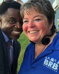 Sandy Michaels's Instagram, Twitter & Facebook