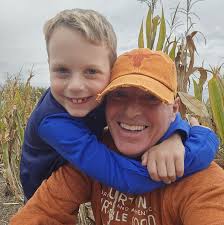 Someone get this man some dry gloves! 😅 #StanleyCup See more from the  Oilers' Assistant Equipment Manager Brad Harrison (AKA Harry) here:  http://spr.ly/6181NVrMH 📺: Vegas Golden Knights vs. Edmonton Oilers Game 4