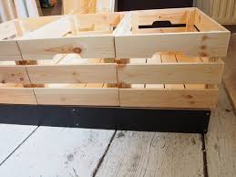 Eine fest verbaute sitzbank am fenster lässt sich mit kommoden der ikea serie nordli leicht selbst herstellen. Sitzbank Mit Stauraum Aus Ikea Kisten Der Hack