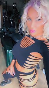 Badassjessielynn & The Diamond Crew with 2 hot bartenders #sturgis2023  @nca_motor_sports @dakota.ramey @wishuhadmyvw @diamondaudio @diamondaudio94  @burlingj82 oh ya and my king aka Daddy 🐍