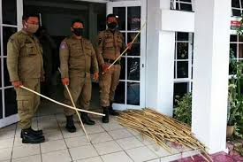 Satuan polisi pamong praja atau dikenal satpol pp sedang membuka lowongan kerja lewat penerimaan cpns 2021. Lowongan Kerja Satpol Pp Kota Tidore Lowongan Kerja Lowongan Kerja Pt Pos Indonesia Persero Smk Sma D3 S1 Februari 2021 Lowongan Kerja Terbaru Di Tangerang Ini Membutuhkan Posisi Sebagai Marketing Dan Sales