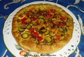 Potrete anche preparare questa torta salata per i vostri pic nic o i pranzi all'aperto. Torta Salata Zucchine Peperoni E Pancetta La Dolce Vita