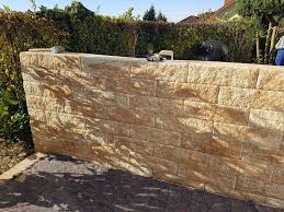 Garten sitzecke garden garten mauer bauen garten sitzecke finest. Sichtschutz Mauer Fur Die Terrasse Ideen Tipps Und Hinweise