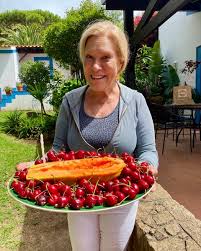 Na nova edição da revista tv7dias temos a reportagem sobre a teresa guilherme onde dizem que a apresentadora foi. Teresa Guilherme Faz 65 Anos E Tem Direito A Bolo De Aniversario Original Holofote