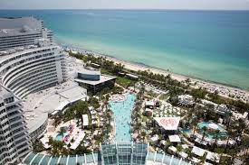 Fontainebleau Miami Beach Played Host To Our Iheartradio Ultimate Pool Party Check Out That Great Beach View Fontainebleau Miami Beach Beach Play Miami Beach