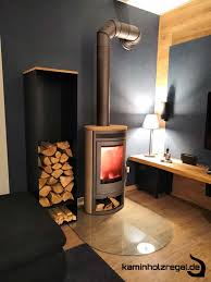 Ein kaminholzregal ist der ideale platz für einen größeren holzvorrat im wohnzimmer. Kaminholzregal Kaminholzregal Kamin Brennholz Lagerung