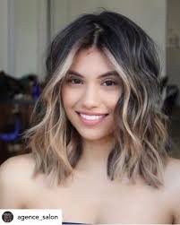 Before proceeding to the experiment, start looking at the following images immediately. 11 Ultra Sexy Medium Length Hairstyles For Women Of All Ages In 2020