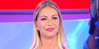 Uomini e donne condotto dalla sempre brava e attenta maria de filippi ha registrato ieri una delle sue puntate più importanti: Uomini E Donne La Scelta Di Sabrina Ghio Anticipazioni 4 Dicembre 2017