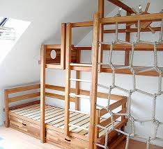 Das hochbett ritterburg bei dachschräge in einer erstklassigen qualität und ausführung mit einer schaukel und einem kran. Abenteuerbetten Wenn Kindertraume Wahr Werden Planungswelten