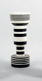 Ettore Sotsass Et Bitossi Vase Totem En Faience Compose D Elements Geometriques Ceramique Geometrique Projets De Ceramique Vase