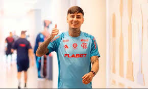 Flamengo planeja renovação de Erick Pulgar para elevar multa rescisória e evitar saída