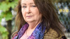 Anna Dymna wspomina pierwszego męża. "Obracał w koszmar moje życie".  Opowiedziała o jego nałogu i tajemniczej śmierci