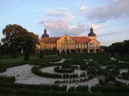 Der wiederaufbau des nordflügels von schloss hundisburg und die einrichtung des haus des waldes in den jahren 1996 bis 2005 waren sehr. Schloss Hundisburg Bei Haldensleben In Sachsen Anhalt