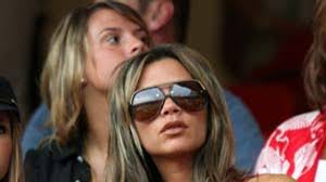 May 13, 2021 · früher dachte sie, dass man als feminines wesen ab 40 eher unsichtbar wäre. Haupttribune Viva Victoria Fussball Gucken Mit Frau Beckham Deutschland Und Die Wm Faz