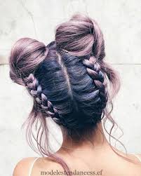 Fille Aux Cheveux Violet Et Jolie Coiffure Avec Deux Droits Tendances De La Mode Jolie Coiffure Cheveux Violets Coiffure
