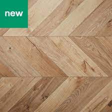 Goodhome Heanor Natural Oak Effect Laminate Flooring 2 7m Pack Goodhome Laminate Flooring Flooring
