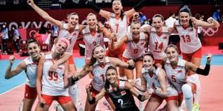 Erkek basketbol takımı ilk kez 2001 yılında türkiye'de düzenlen avrupa şampiyonası'nda kullanılan tabirle 12 dev adam olarak anılmaktadır. Pbuzuozlr5efvm