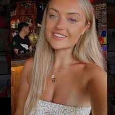 April Harrison (@AprilHarrison1)