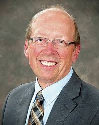 EACS schools chief announces retirement