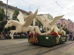 Jun 15, 2021 · de nincs messze a virágkarnevál sem: Debreceni Viragkarneval Tortenete Kozel Es Tavol