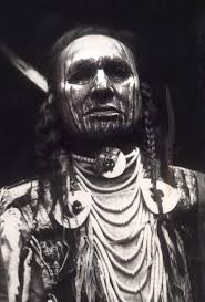 𝗪𝗵𝗶𝘁𝗲𝗺𝗮𝗻 𝗥𝘂𝗻𝘀 𝗛𝗶𝗺, 𝘄𝗮𝗿𝗿𝗶𝗼𝗿 𝗶𝗻 𝘁𝗵𝗲 𝗟𝗶𝘁𝘁𝗹𝗲  𝗕𝗶𝗴𝗵𝗼𝗿𝗻, 𝟭𝟵𝟭𝟬 Whiteman Runs Him is the name of this warrior who  was at the battle of the Little Bighorn. He posed for this photo