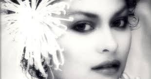 Faces Places & Lipstick Traces: Danielle Guerra