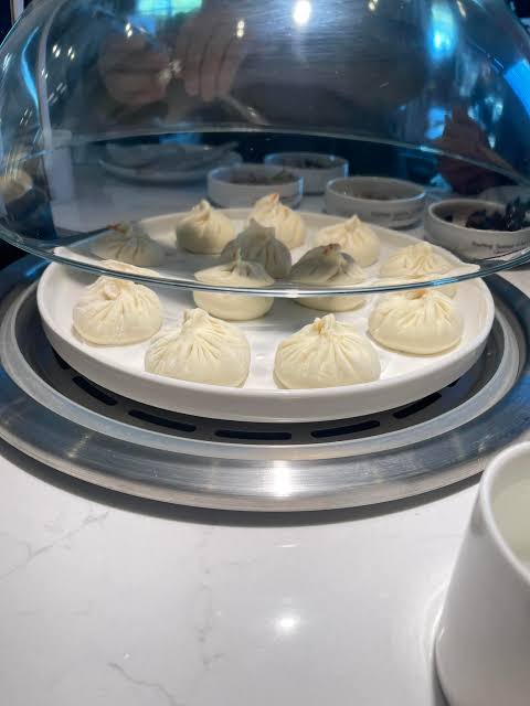 今天中午幫同事過生日~ 友鵬狗不理蒸包子蒸海鮮現點現包包子~蒸餃~現蒸~好吃~ 18558 Gale Ave, Ste 186 188, City of Industry, CA 91748
