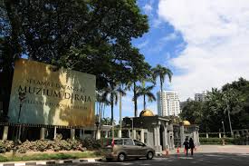 Rakyat melihat pemerintah bukan sebagai pelaksana negara. Muzium Diraja Istana Negara Lama Istana Negara