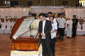 Datuk wong tien fatt also known as stephen wong , was a malaysian politician. Jasad Stephen Bekas Mp Sandakan Dikebumi Di Perkuburan Kristian Borneo Today