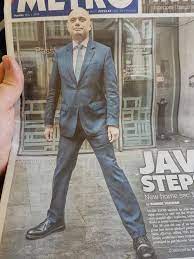 The unconventional 'power stance' bewildered commentators online. Lets Take A Minute To Appriciate This Power Pose Ukpolitics