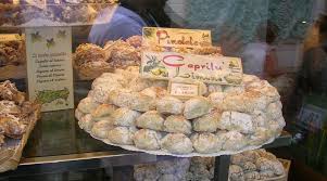 Il migliaccio dolce è una torta di semolino tipica del carnevale napoletano e ha origini molto antiche. La Ricetta Dei Caprilu Irresistibili Biscotti Alle Mandorle E Limone Ioviaggio